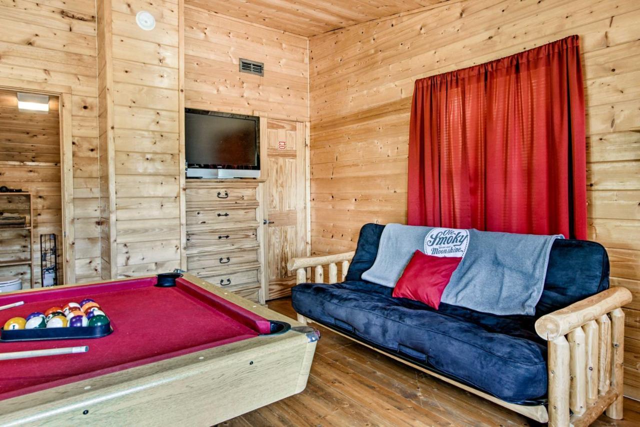 Cabin With Hot Tub And Deck About 12 Mi To Pigeon Forge! เซอเวียร์วีล ภายนอก รูปภาพ